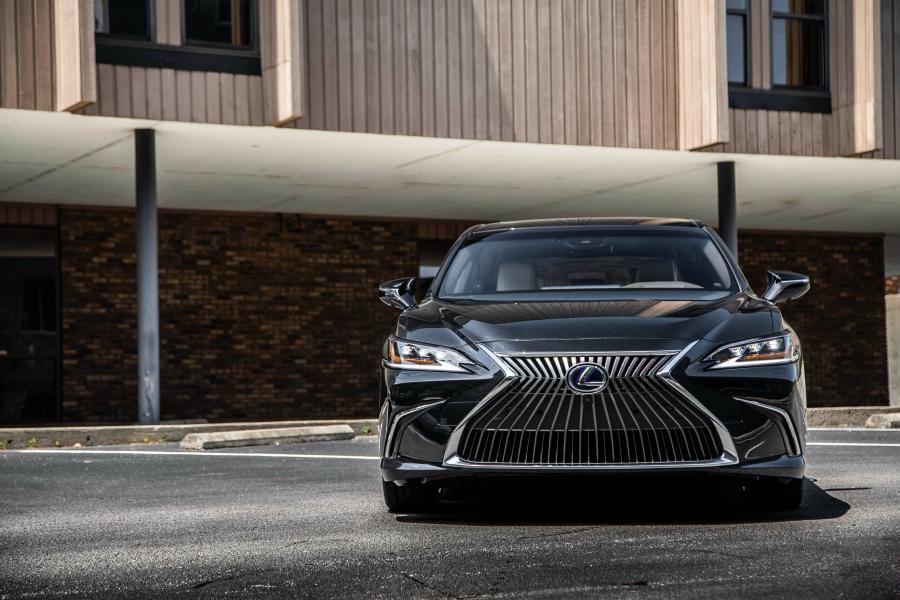  Lexus ES300h 2018 года  (WW) (фото 7 из 71)
